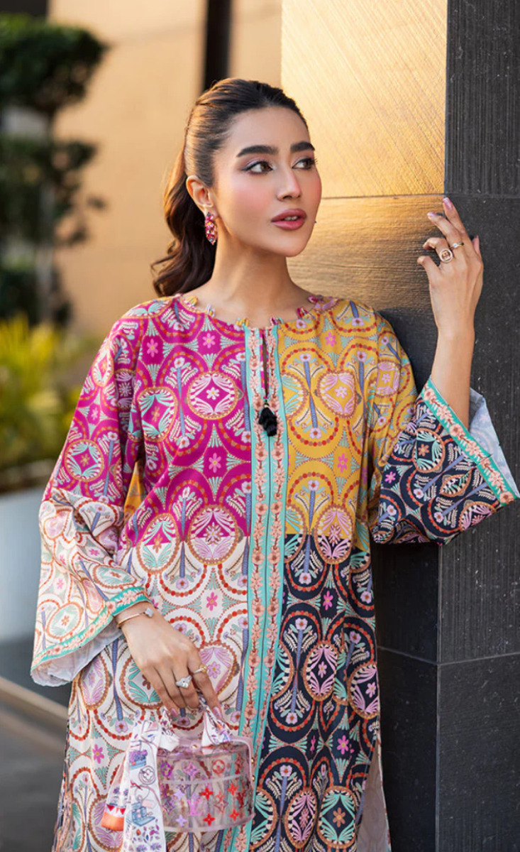 Mahrosh (ماہ روش)